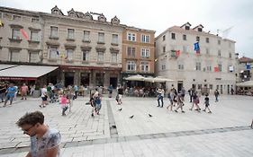 Piazza Square City Top Centre Apartments